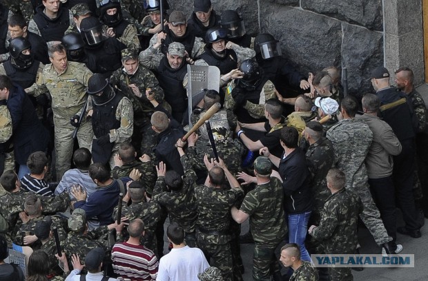 Турчинов признал потерю контроля над Донецком