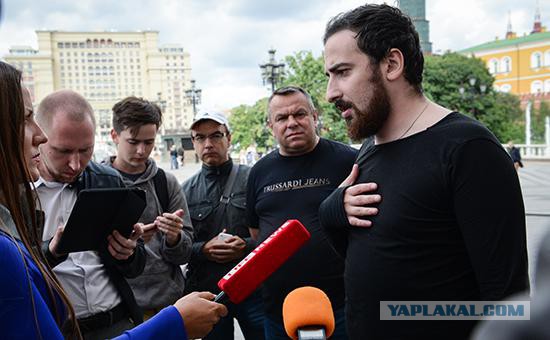 Православные активисты разгромили Манеж