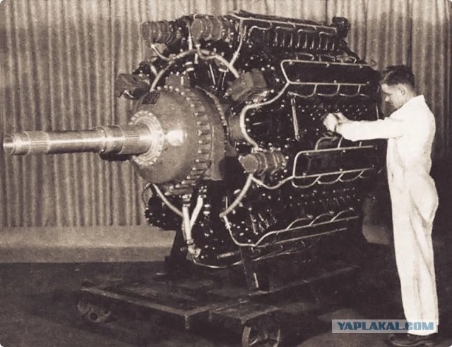Самый большой поршневой авиационный двигатель