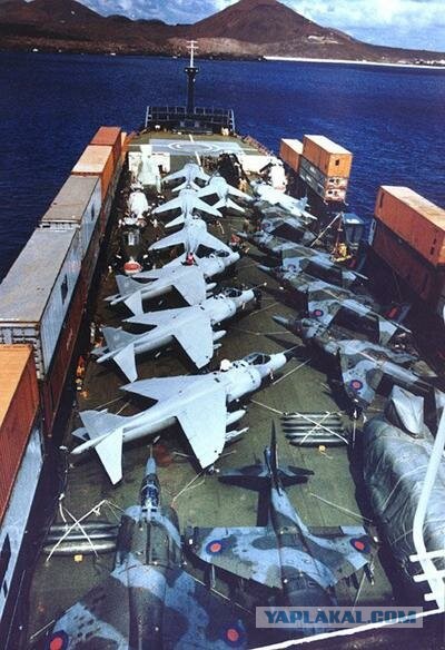 AV-8B Harrier в режиме зависания