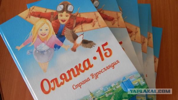 Как плавает птица Топорок из рода тупиков