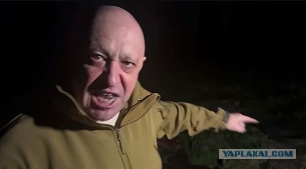 На трассе М-4 «Дон» стоят более сотни машин с пробитыми колесами