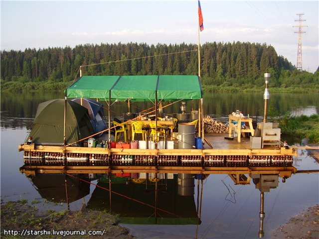 По реке на бутылках (7 фото)