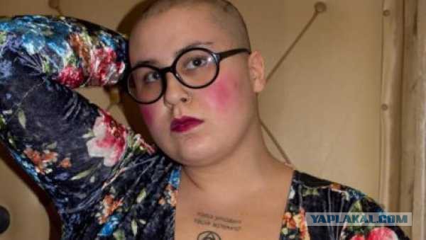 Менструальной кровью напоила гостей выставки художница из Москвы