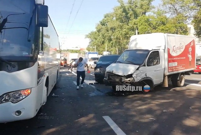 Участник массового ДТП в Нижнем Новгороде опубликовал видео аварии со своего регистратора