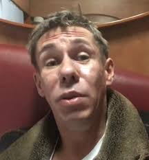 В Марий Эл задержанный выпал из машины полиции и пошёл по своим делам.