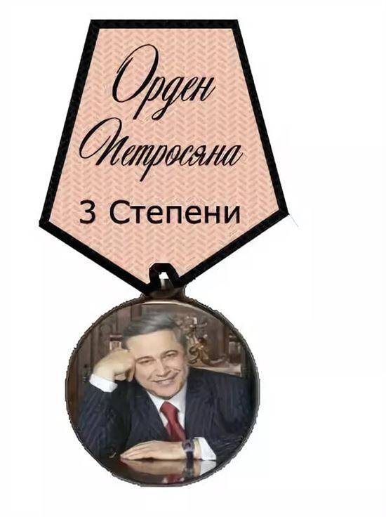 Молодые россияне занялись сексом посреди площади в Москве и попали на видео
