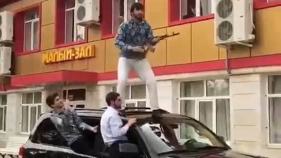 "А эта свадьба пела и плясала": в карнай гудела, в дойра  стучала
