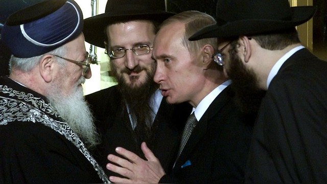 Путин вносит в Думу поправки в статьи об информировании Совета Европы о военном положении