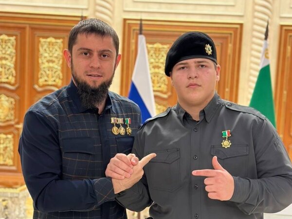 Биография Л.И. Брежнева в рисунках Бориса Лебедева