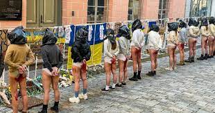 Возле Белого Дома растянули наибольший Флаг Украины