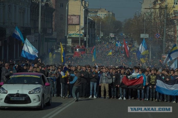 И снова сербы, в поддержку России.