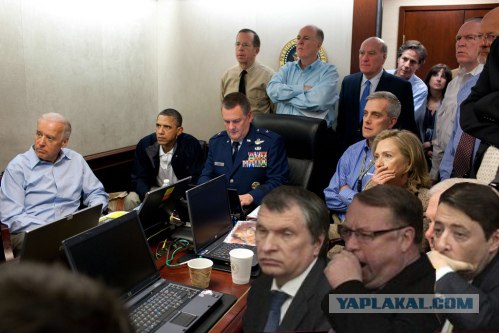 Обама следит за своей речью в прямом эфире