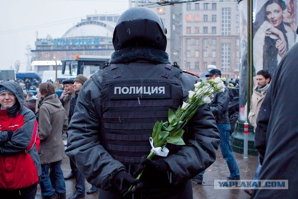 На митинг "ЕдРо" пришли странные люди