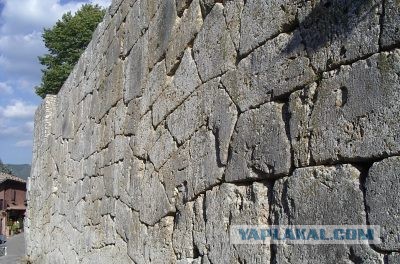 Древние изображения камнережущих машин