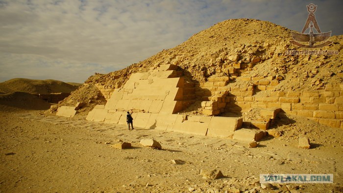 Разрушило пирамиду. Пирамида униса Саккара. Пирамида унаса в Саккара. Пирамида унаса в Египте. Базальтовый пол у пирамиды Усеркафа.
