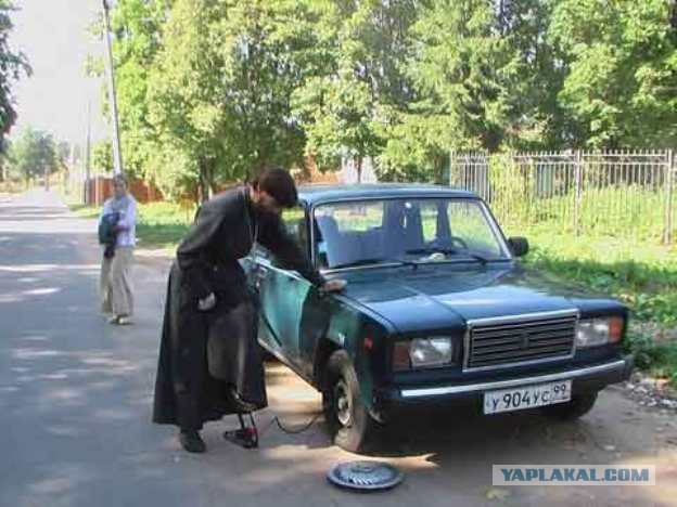 Кадила крутятся, автосы мутятся