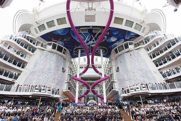 О новом городе развлечений на воде: инаугурационный круиз на гиганте Harmony of the Seas