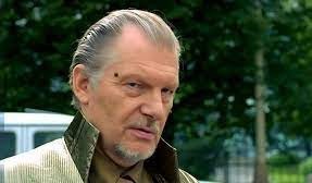 Решил "поучить" водителя фуры