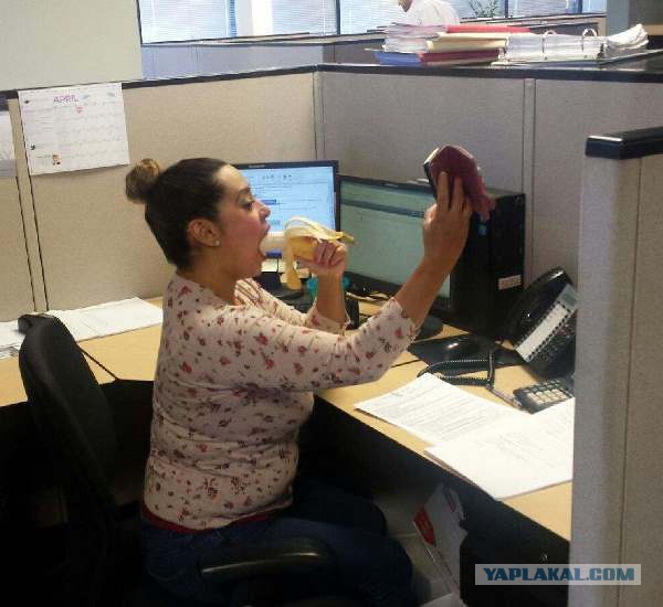 Девушки, которым скучно на работе