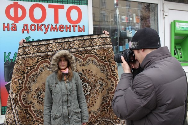 Глаза их словно нежный яд, ещё сильнее нас манят