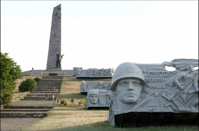 Один день на Саур-могиле