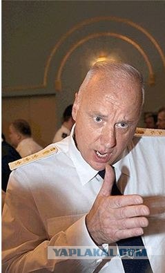 Директор ЦРУ подал в отставку из-за измены жене