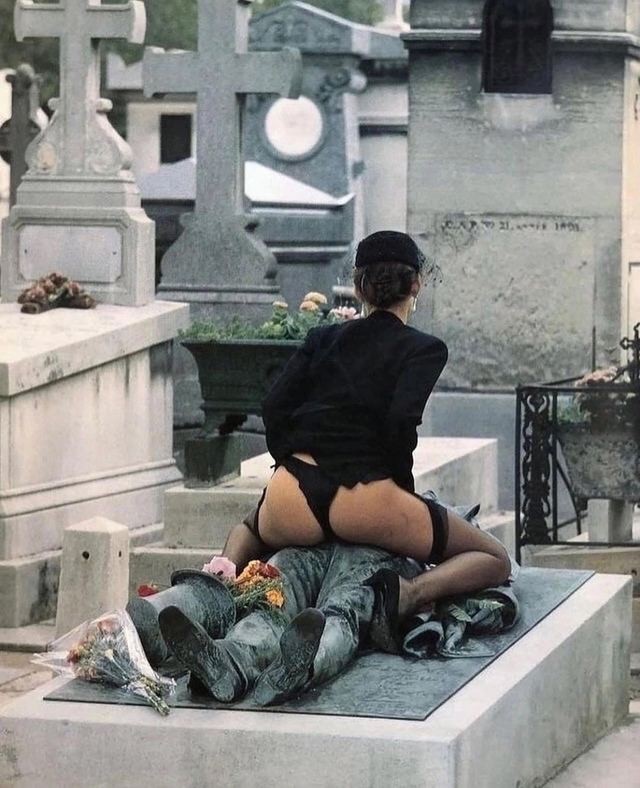 Үй порно Беларусь, Могила