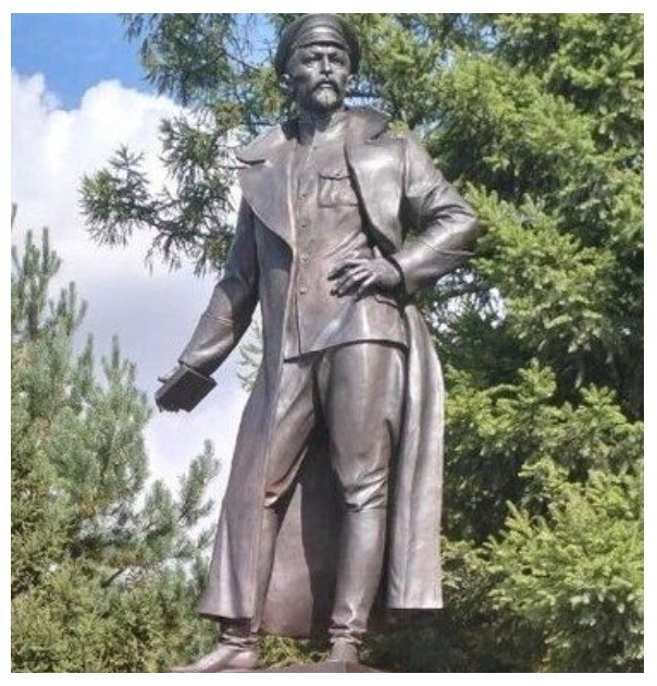 В Омске установили памятник Феликсу Дзержинскому
