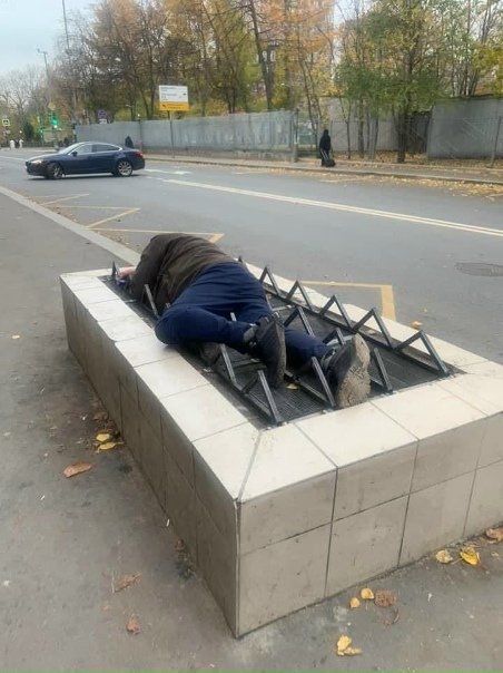 Враждебная архитектура