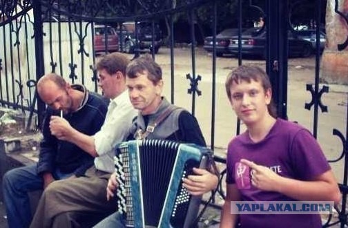 Чак ждёт трамвая?
