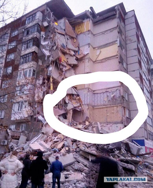 Трагедия в Ижевске - обрушился подъезд 9-этажного дома