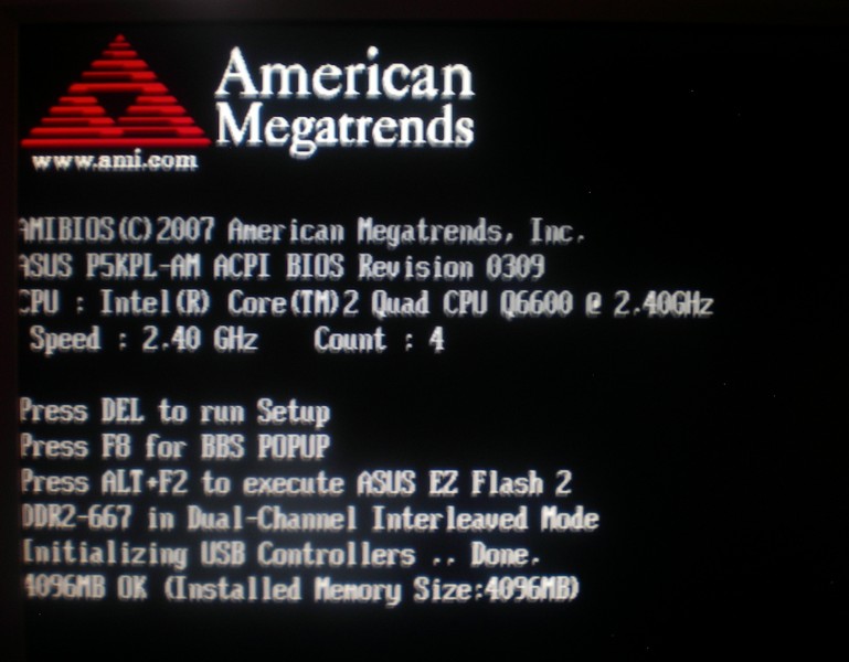 Надпись american megatrends. Ноутбук american megatrends. Черный экран american megatrends. Биос american megatrends 2012. Что делать если на компьютере american megatrends.