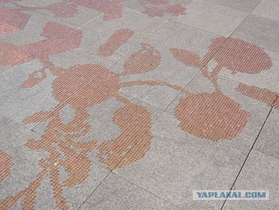 Художники попирают деньги ногами