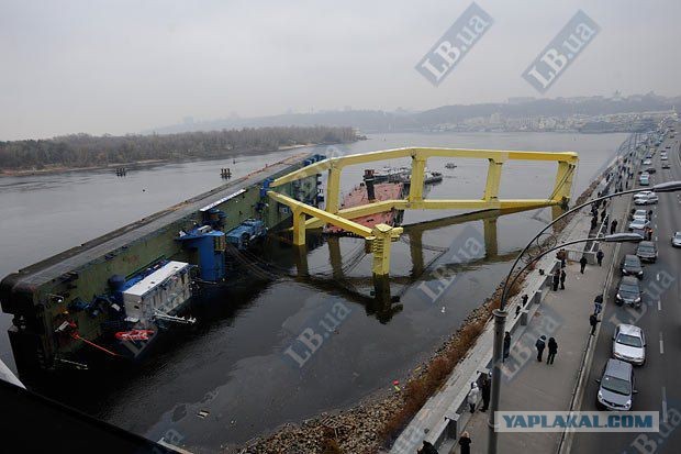 Строители установили все пролеты автодорожной части Крымского моста