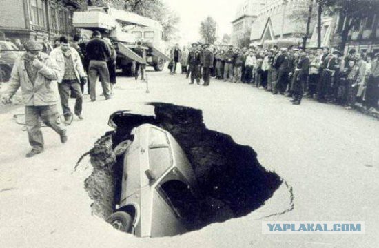 Аварии и курьёзы в ч/б. фото