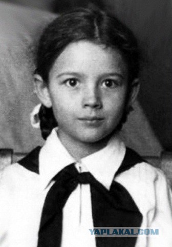 Знаменитости в детстве. Фото из домашних архивов