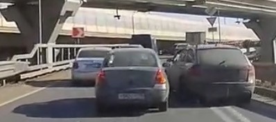 Никто не хотел уступать