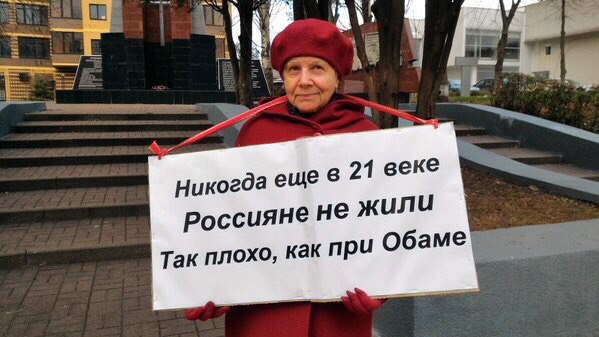 "Нет мочи жить в этой стране без рукколы и без голубики!"