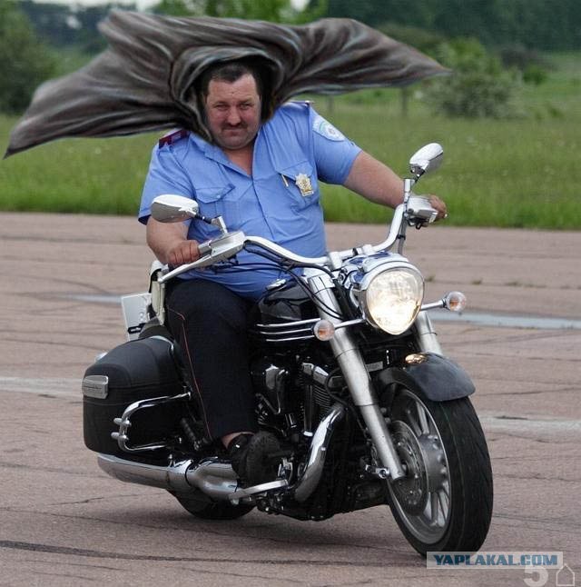 Мент на мотоцикле