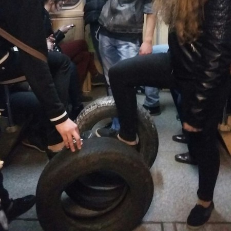 От белорусского ОМОНовца ушла жена-модель. Ей угрожали смертью и проклятиями