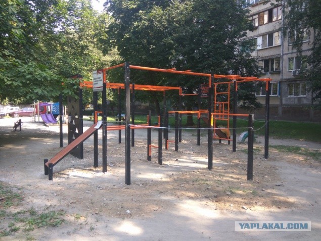 Со спортплощадки нового ЖК прогоняют пацанов с других домов. Норм?