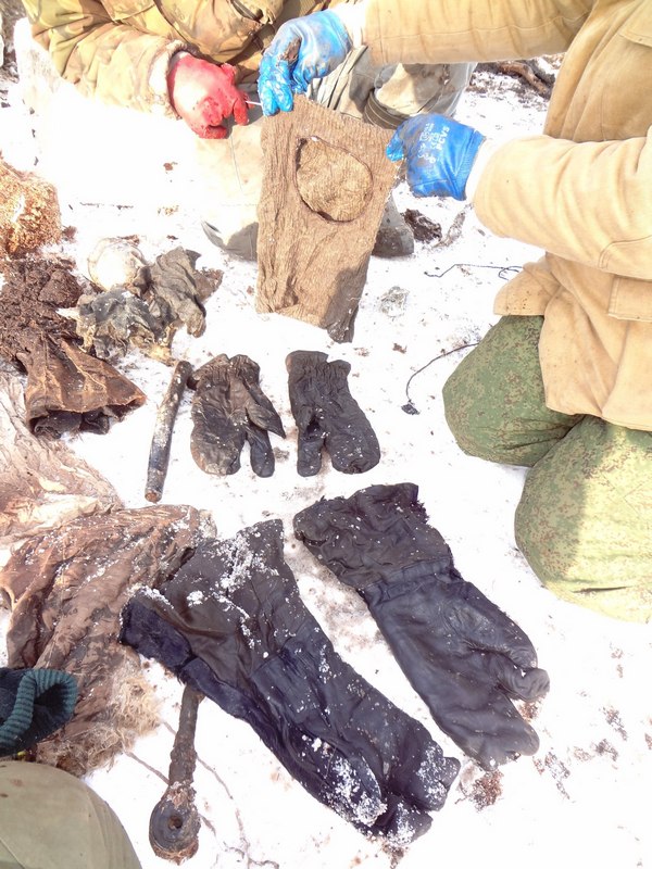 Подъем поисковиками советского самолета ДБ-3 из болота