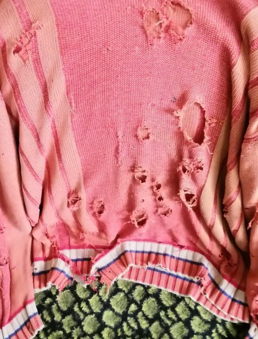 А теперь к новостями из мира моды: Balenciaga запустила в продажу драные дачные шмотки твоего деда