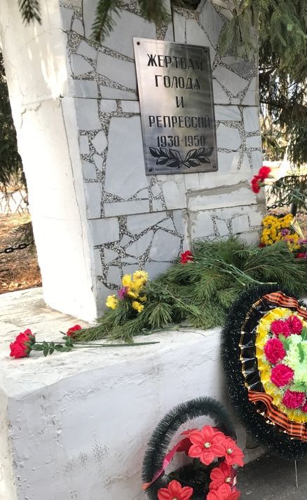 В Луганске демонтировали памятники «Жертвам сталинских репрессий» и «Жертвам голодомора»