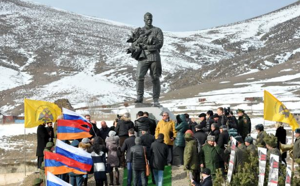 Памятник советским воинам открыли в Армении