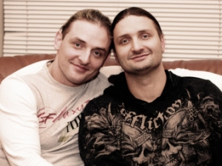 Знаменитости и их родные братья с сестрами