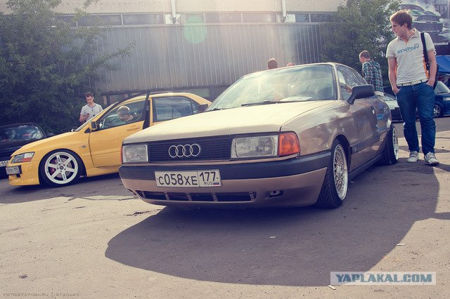 Собрание низких автомобилей Lowdaily Photomeet