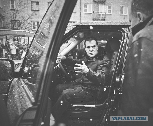 Чтобы больше не ржали над фотками.