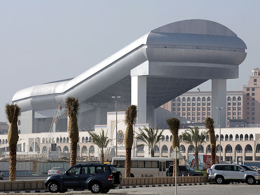 В китайском Шэньчжэне открыли крупнейший в мире крытый горнолыжный курорт